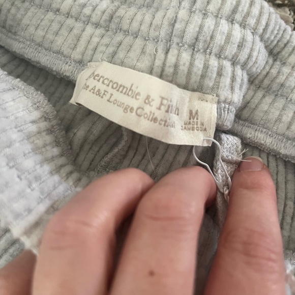 NWT Abercrombie & Fitch Lounge Cozy Rib Sweatpant in light grey - Picture 5 of 5